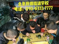 男生把鸡鸡捅入女生的下体的动漫